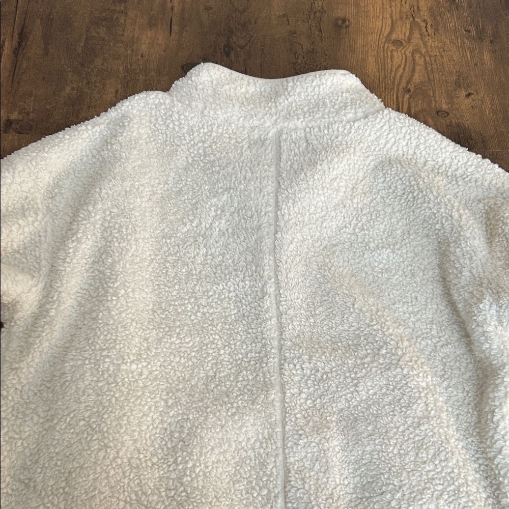 Lightweight white Snap collar Sherpa pullover - Picture 4 of 5